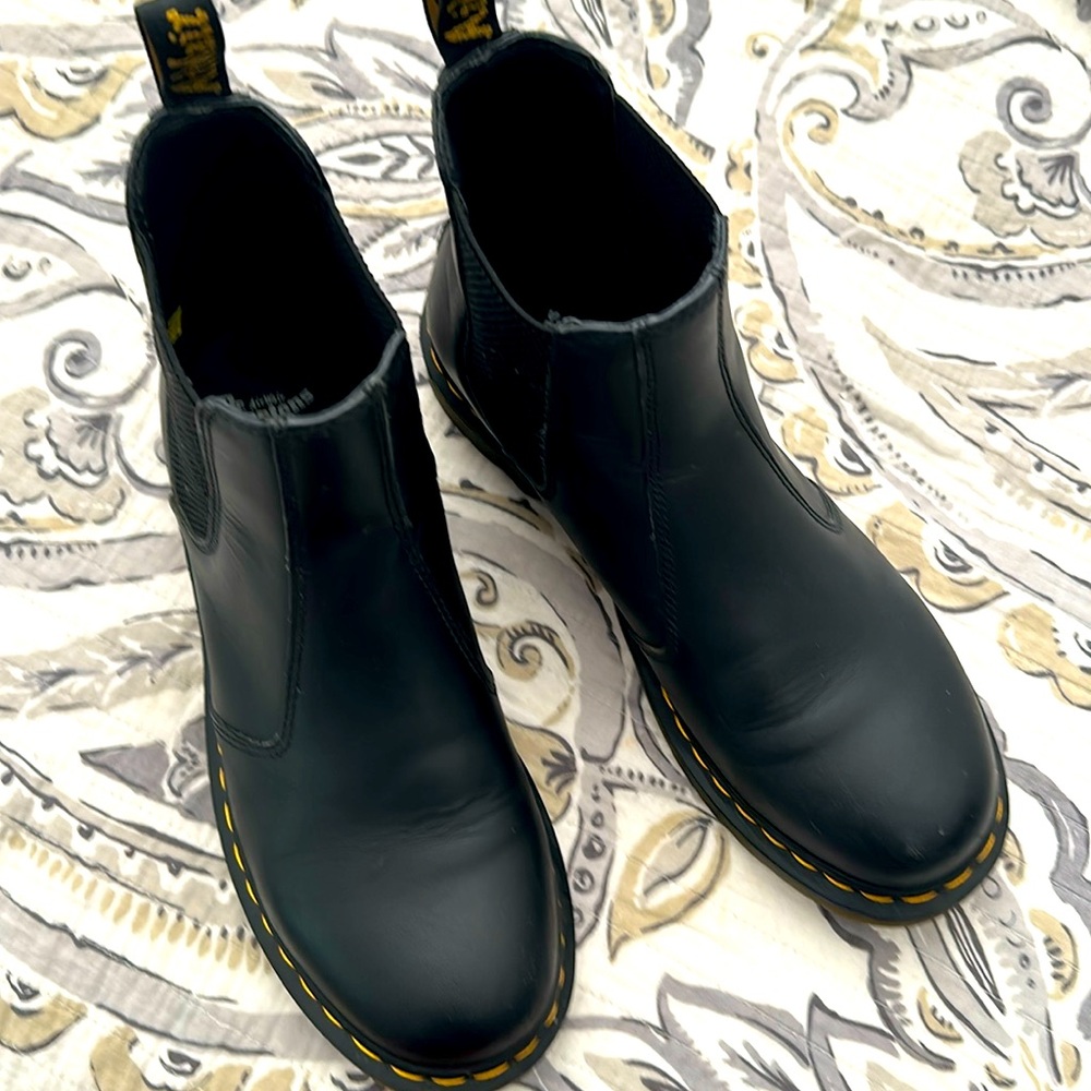 Doc Martens Chelsea boot Size 11 Like New Condition